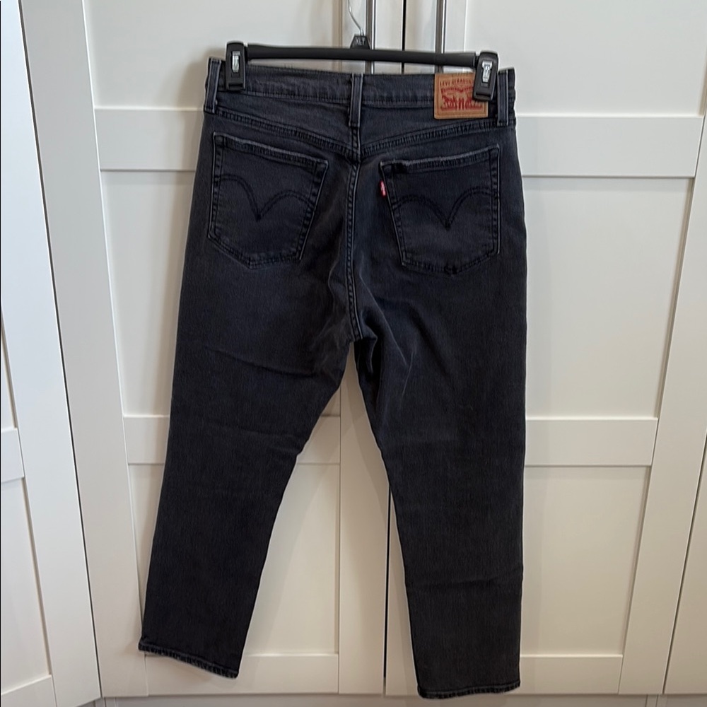 Women’s Levi’s Wedgie Straight Black distressed size 32